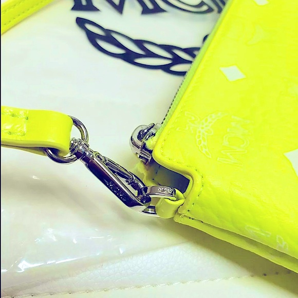 MCM Visetos Shoulder Pouch Neon Yellow - Picture 10 of 11